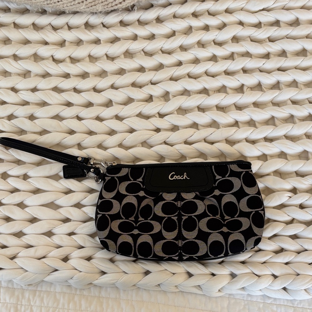 Coach Wristlet Signature Canvas with Interlocking C’s